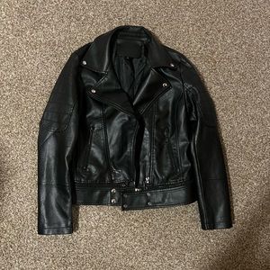 Black leather motorcycle jacket. Size S. Brand new, never worn